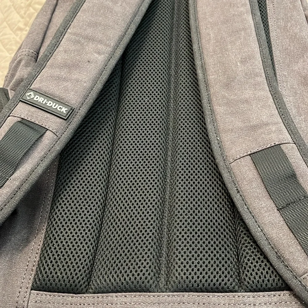 DRI DUCK - 32L Traveler Charcoal/Black Backpack/NWT